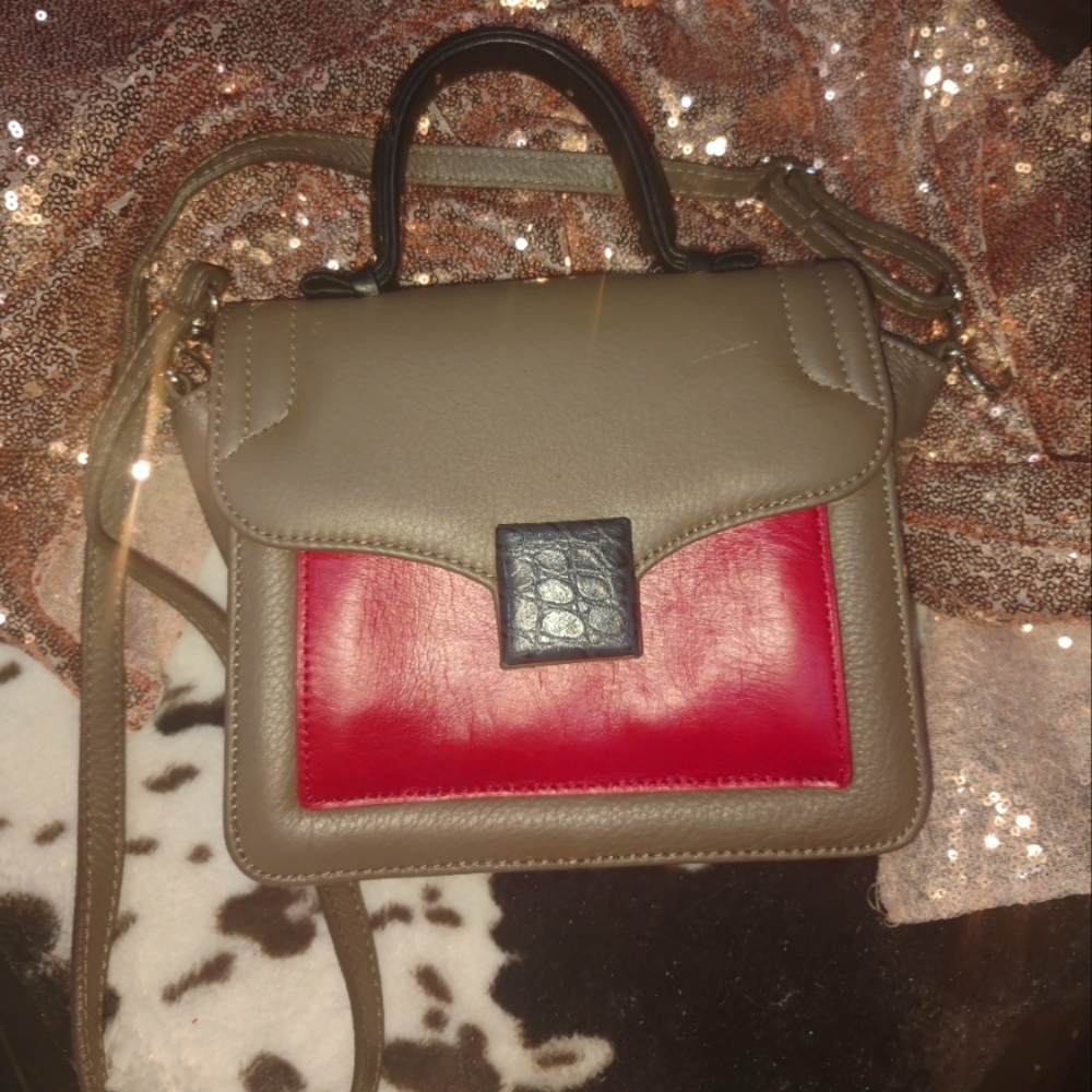 Le-Junev tan and red crossbody shoulder bag